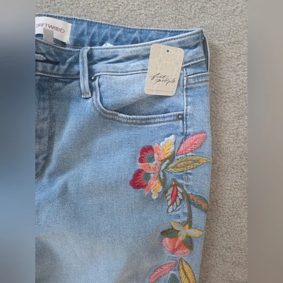 NWT Free People Driftwood Farrah Flare Leg Embroidered Jeans - Picture 2 of 8